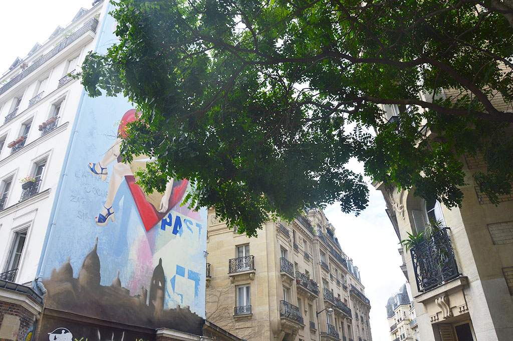 rue Hégésippe Moreau, fresque l'attrape-cœurs  