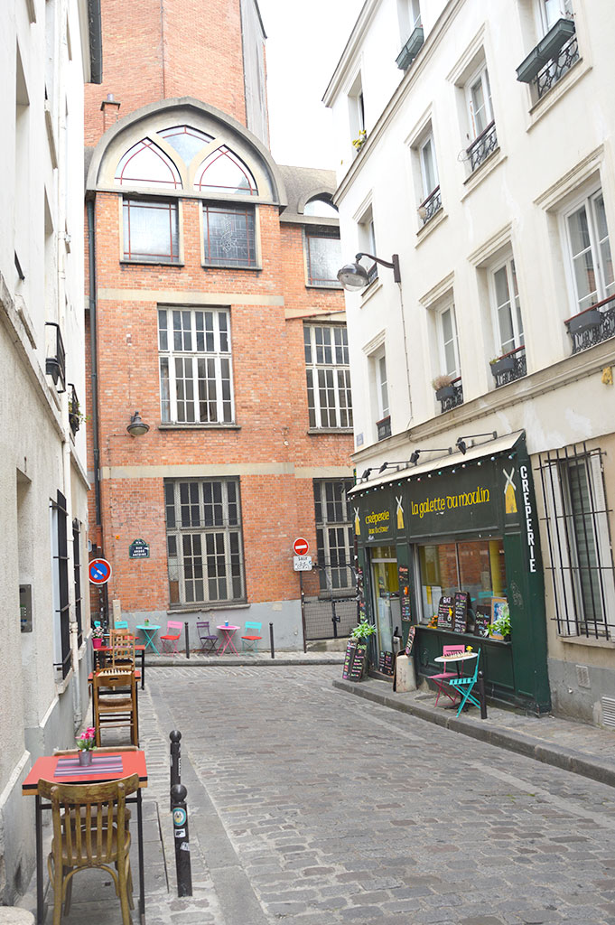 La Galette du Moulin, rue Véron, Montmartre