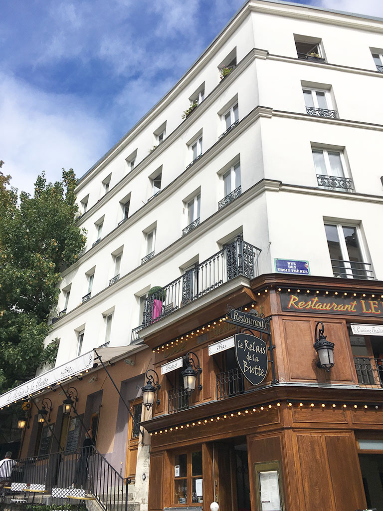 terrasse de restaurants à Montmartre, Le Relais de la Butte